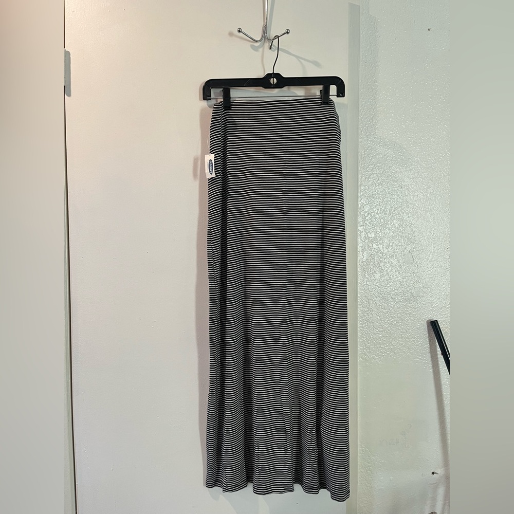 Old Navy Monochrome Striped Pencil Skirt